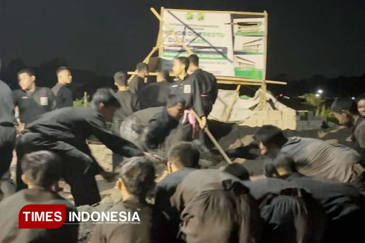 PSHT Cabang Blitar Gelar Bakti Sosial Pengecoran Gedung Ponpes Mambaul Hisan