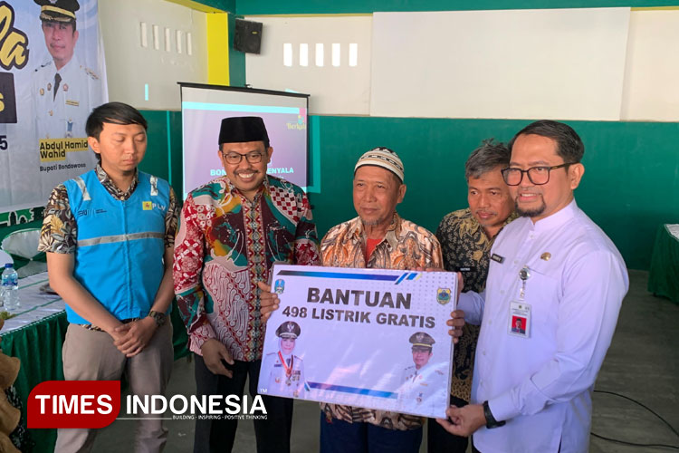 498 Rumah Tangga di Bondowoso Terima KWh Listrik Gratis Plus Token Senilai Rp300 Ribu