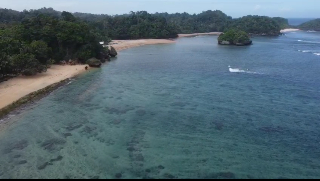 Pantai-Kondang-Merak-2.jpg