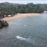 Menikmati Camping Seru dan Kuliner Seafood di Pantai Kondang Merak Kabupaten Malang