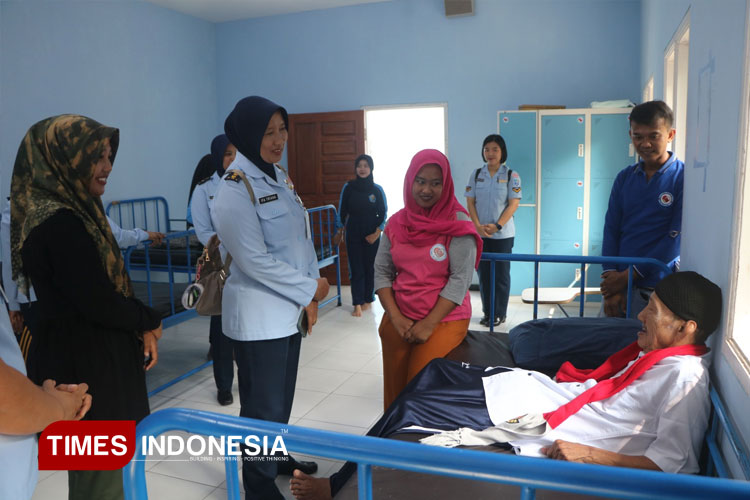 Baksos Wanita Angkatan Udara Lanud Abd Saleh Sasar Lansia di Malang