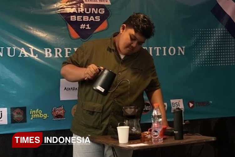 Seni di Balik Secangkir Kopi, Puluhan Barista Adu Skill Manual Brew di Jombang
