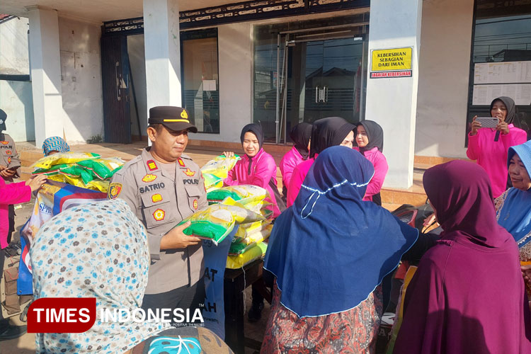 Polisi di Banyuwangi Sediakan Beras Murah untuk Warga