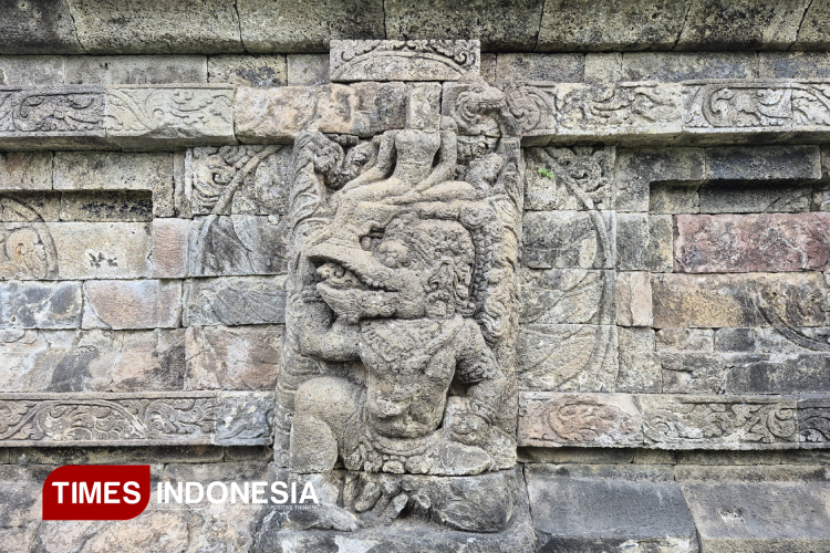 Candi-Kidal-dan-Kisah-Garudeya-B.jpg