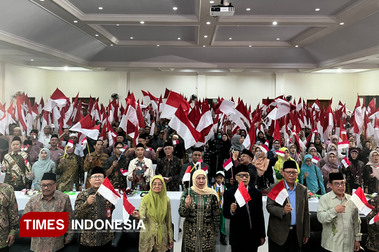 Gubernur Jatim Minta Jangan Kibarkan Bendera One Piece di HUT RI