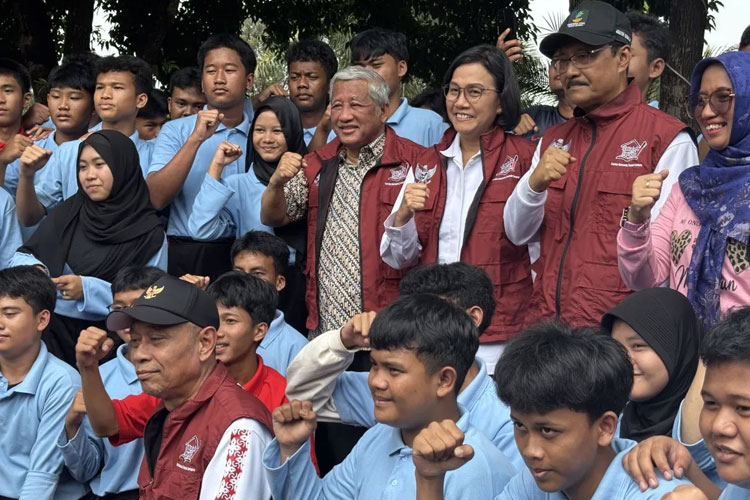 Pemerintah Siapkan 15 Ribu Laptop untuk Sekolah Rakyat, Program Jokowi–Prabowo Dukung Pendidikan Anak Miskin