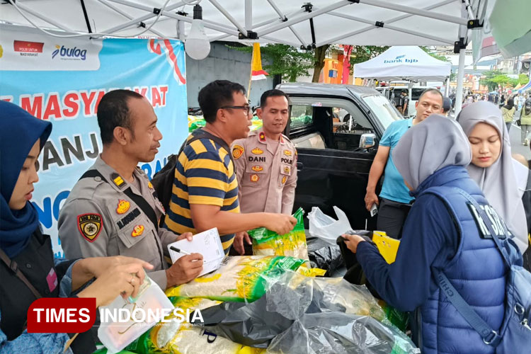 Jual Beras Murah, Stand Polres Banjar Diburu Warga di Car Free Night