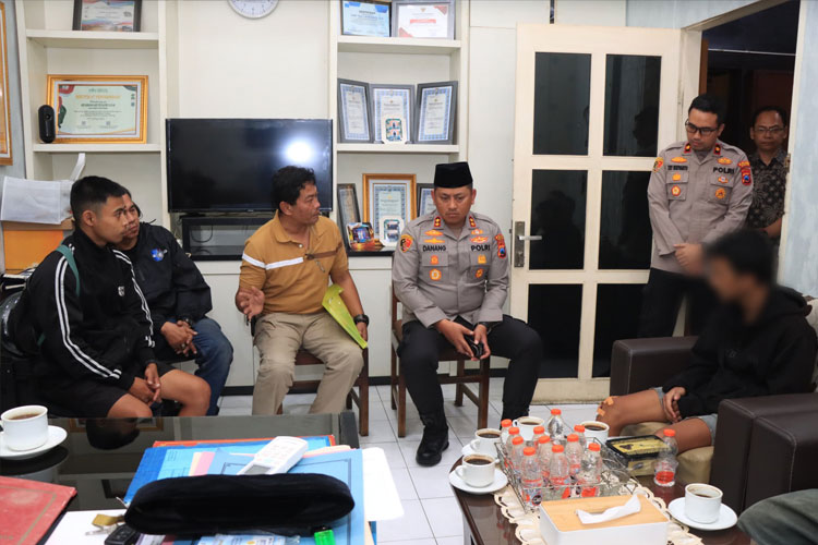 pelaku-aksi-lepas-bendera-Aremania.jpg