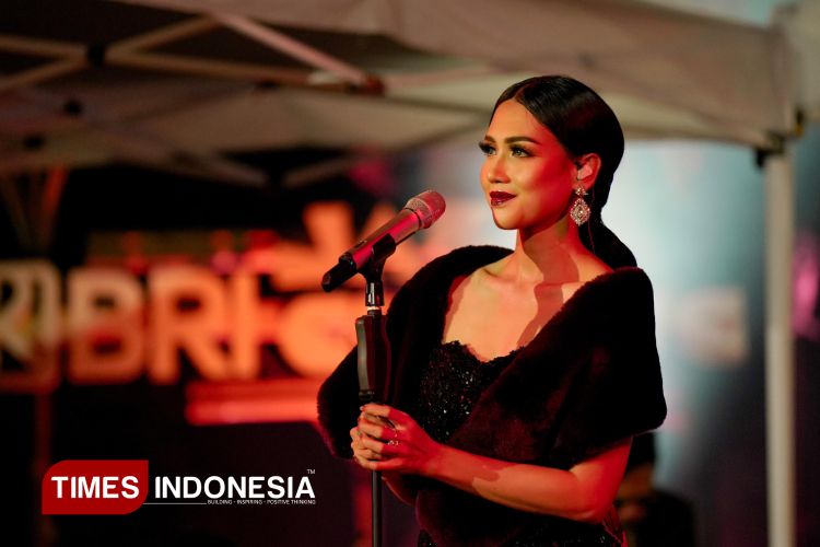 Bupati-Banyuwangi-saat-menyaksikan-BRI-Jazz-Gunung-Series-3-Ijen-b.jpg