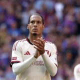 Arne Slot Soroti Rapuhnya Pertahanan Liverpool Usai Tumbang di Community Shield