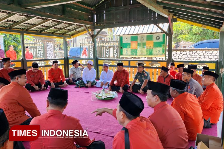 Bupati-Mas-Rio-gelar-ziarah-ke-makam-para-Bupati-Situbondo-a.jpg