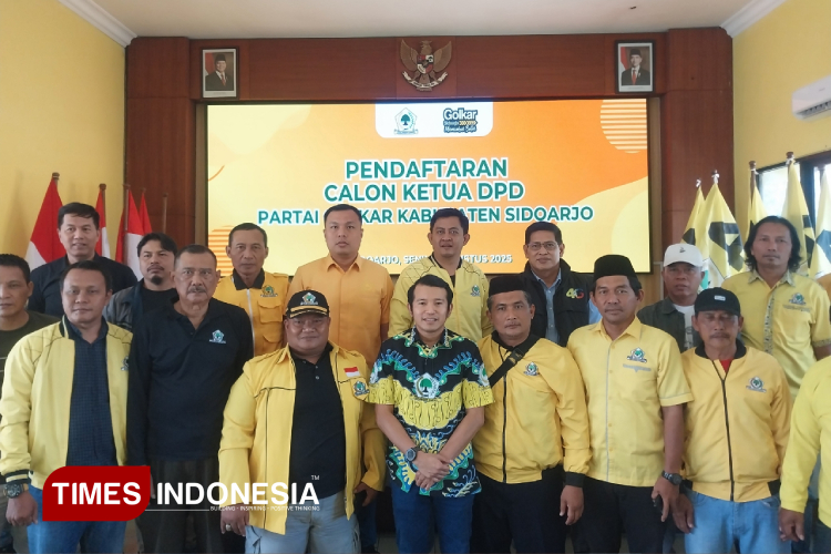 Adam Rusydi saat mendaftar sebagai Calon Ketua DPD Partai Golkar Sidoarjo. (FOTO: Syaiful Bahri/TIMES Indonesia)