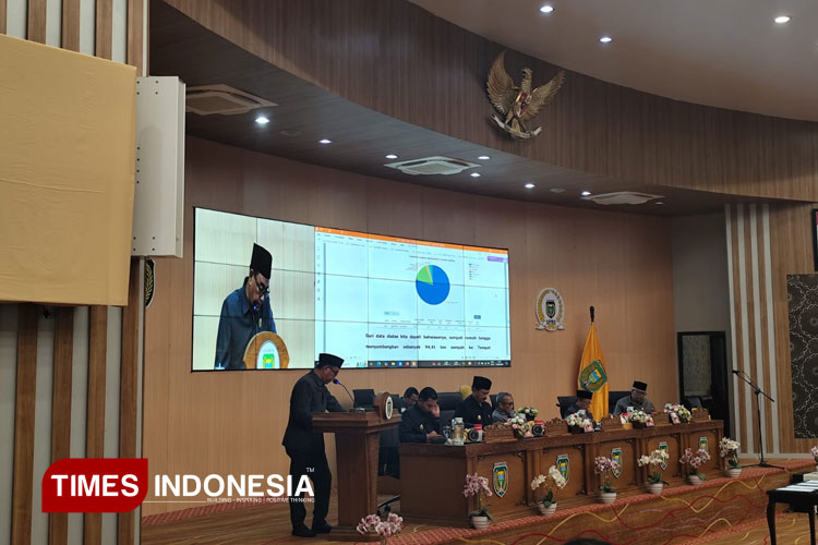 Juru bicara Fraksi Perindo menyampaikan pandangan akhir fraksi saat rapat paripurna DPRD Kota Madiun. (Foto: Yupi Apridayani/TIMESIndonesia)