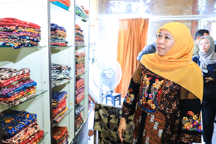 Gubernur-Khofifah-c.jpg