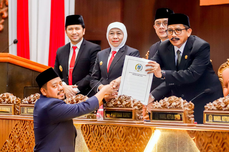 Gubernur Khofifah dan DPRD Jatim Sepakati Nota KUA-PPAS Perubahan APBD 2025