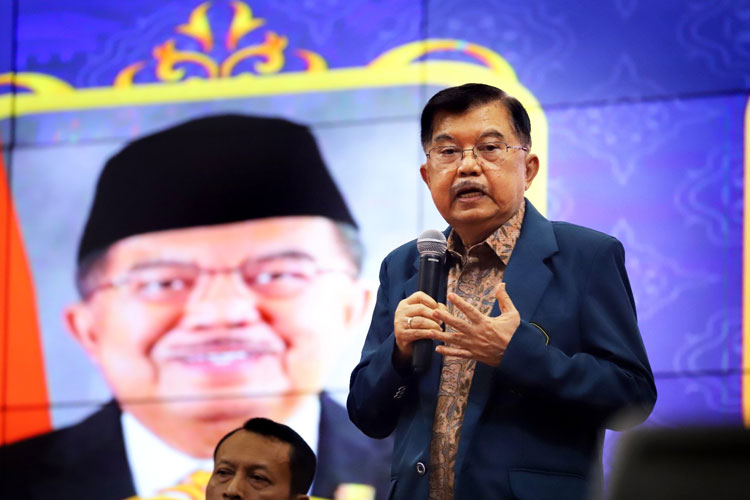 Jusuf Kalla Beri Kuliah Ribuan Maba UB, Bahas Generasi Emas dan Kerja Keras