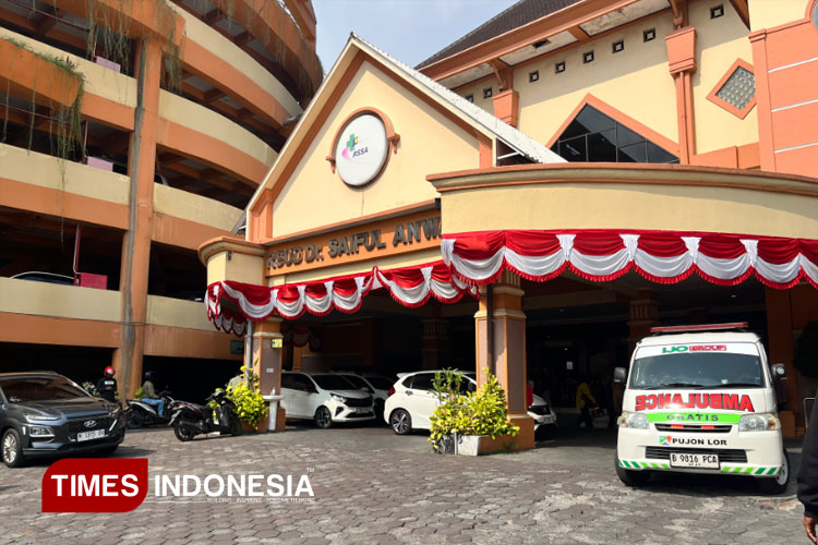 Pintu masuk utama RSSA Malang. (Foto: Rizky Kurniawan Pratama/TIMES Indonesia)