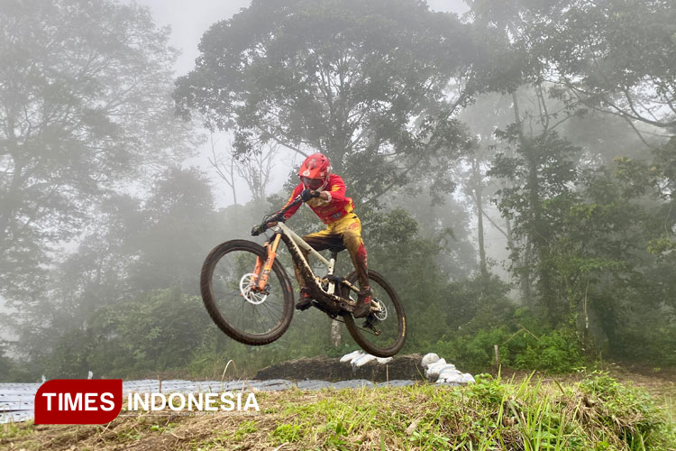 Trek downhill di Ijen Geopark Kecamatan Licin, Banyuwangi. (Foto: Fazar Dimas/TIMES Indonesia)