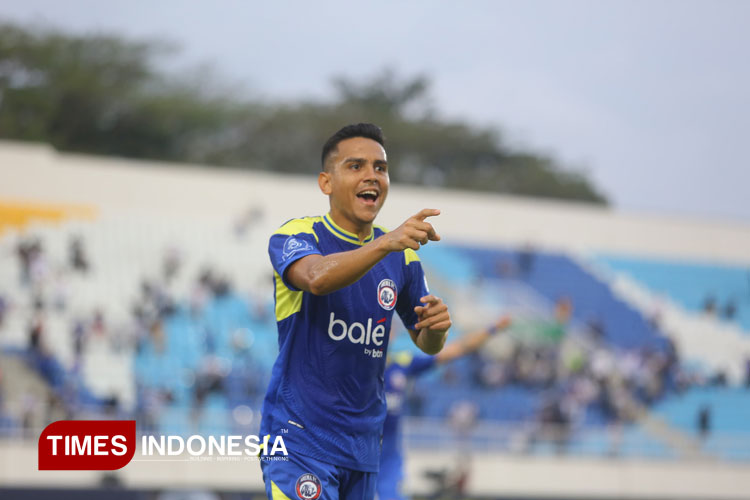 Arema FC Cukur PSBS Biak 4-1, Debut Manis Kiper Adi