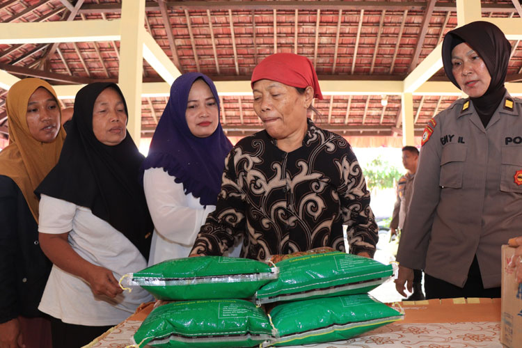 Bazar Murah di Malang, Setengah Hari Lima Ton Beras Ludes