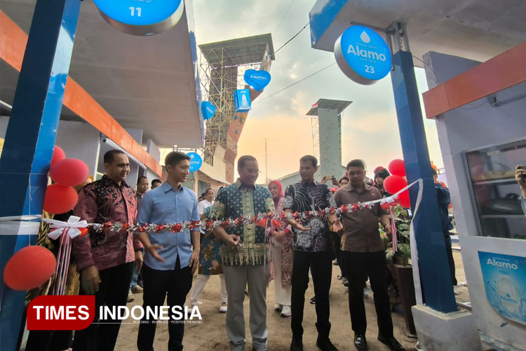 Centra PKL GOR A Yani diresmikan oleh Wali Kota Probolinggo, Dokter Aminuddin. (FOTO: Sri Hartini/TIMES Indonesia)