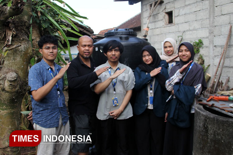 Mahasiswa UB Dampingi Warga Banyuwangi Buat Alat Produksi Biogas dari Limbah