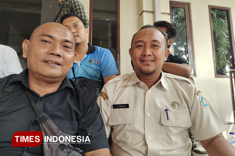 Kepala Bapenda Lamongan, Edy Yunan Achmadi saat dimintai keterangan kaitan pencapaian realisasi Pajak Daerah 2025, Selasa (12/8/2025). (FOTO: Moch. Nuril Huda/TIMES Indonesia)