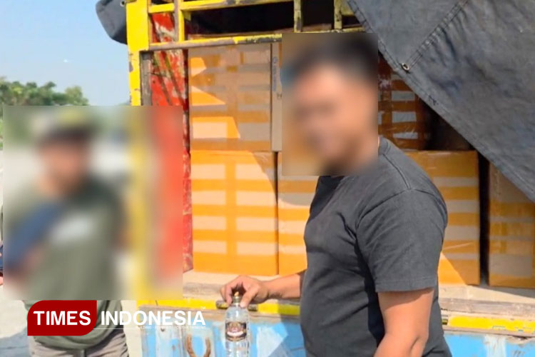 Penemuan puluhan karton arak bali ilegal yang diselundupkan ke Malang. (FOTO: Dok. Bea Cukai/TIMES Indonesia)