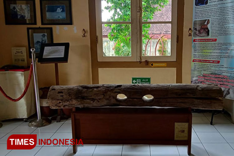 Koleksi pasung kayu di Museum Kesehatan Jiwa Lawang, yang dulu banyak digunakan di masyarakat membelenggu penderita gangguan jiwa. (Foto: dok./TIMES Indonesia)
