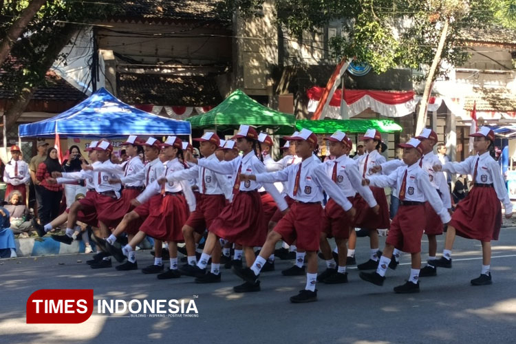 Lomba PBB HUT ke-80 RI di Bondowoso Ajari Siswa Disiplin dan Kompak