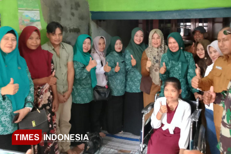 Langkah Kecil Pengubah Hidup, Istri Bupati Majalengka Antarkan Kursi Roda untuk Ayu