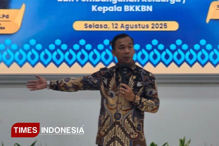 Menteri Kependudukan dan Pembangunan Keluarga sekaligus Kepala Badan Kependudukan dan Keluarga Berencana Nasional (BKKBN) Wihaji saat kunjungan ke Mini Block Office Kota Malang. (Foto: Rizky Kurniawan Pratama/TIMES Indonesia)