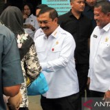 Menteri Imipas Sebut Riza Chalid Berada di Kuala Lumpur