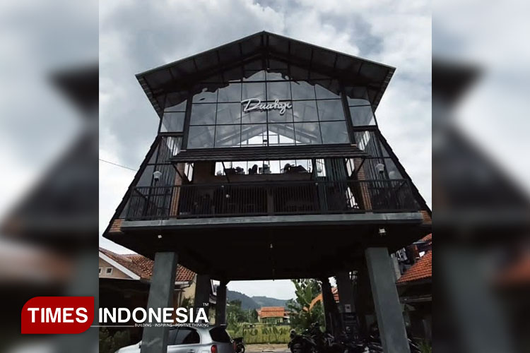 Dua Hiji Coffee, Destinasi Nongkrong Populer di Majalengka dengan View Sunset Memukau
