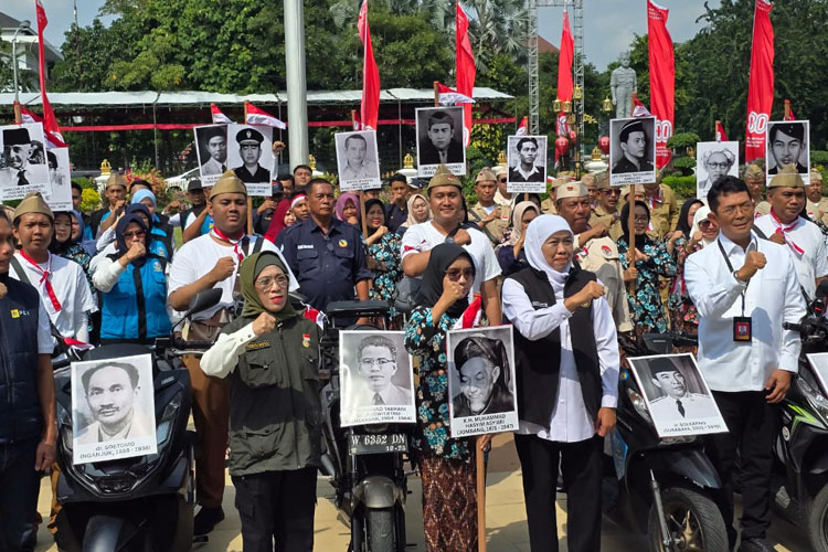 Gubernur Khofifah Salurkan Tali Asih ke Perintis Kemerdekaan, Janda Perintis Kemerdekaan, dan Ahli Waris Pahlawan Nasional