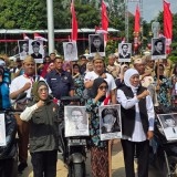Gubernur Khofifah Salurkan Tali Asih ke Perintis Kemerdekaan, Janda Perintis Kemerdekaan, dan Ahli Waris Pahlawan Nasional
