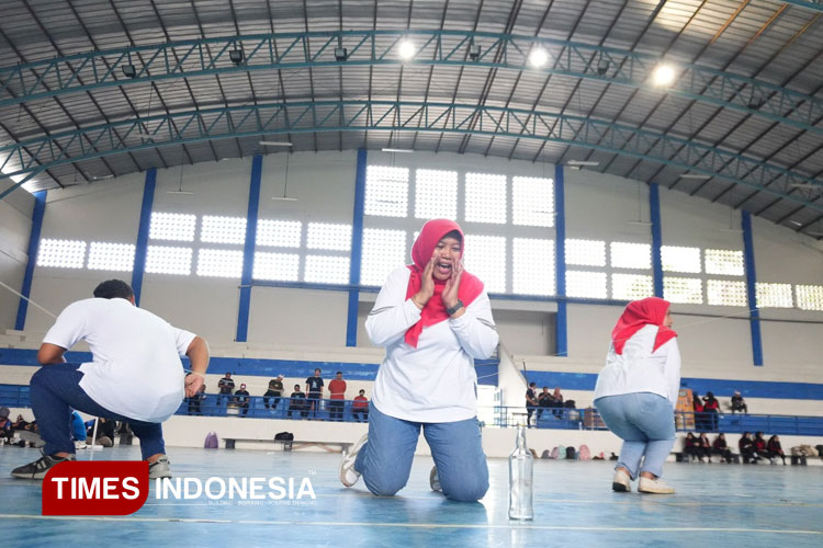 Cara Unik Dinsos Pacitan Sambut HUT ke-80 RI, Ada Lomba Estafet Sarung