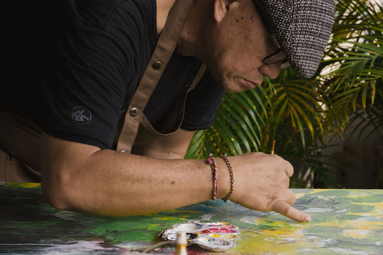 Putu Fajar Arcana akan menggelar A Solo Exhibition bertajuk “Chromatica”, yang digelar pada 17–21 Agustus 2025 di The Gallery, The Dharmawangsa Jakarta. (foto: dok Putu Fajar Arcana)