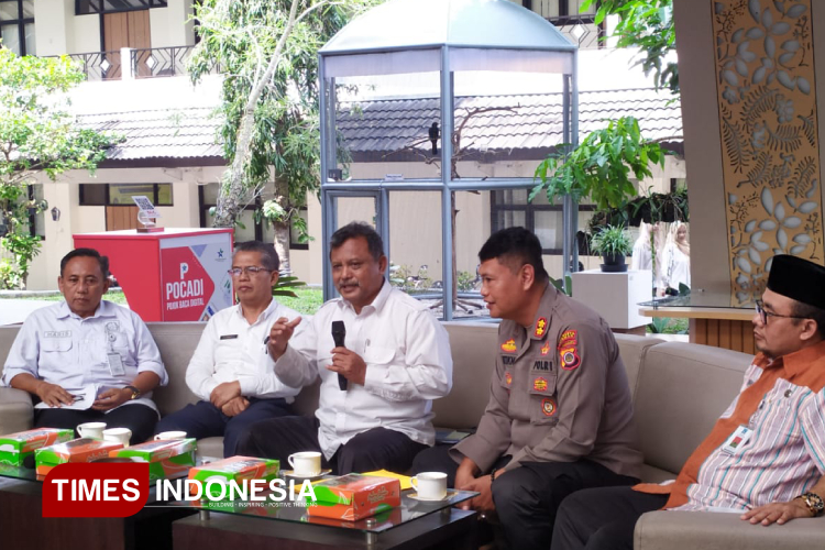 Suasana jumpa pers terkait penemuan dan pemusnahan bom di wilayah Sleman (FOTO: A.Tulung/TIMES Indonesia)