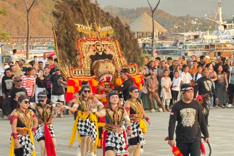 Tarian Reog Ponorogo Jawa Timur tampil di Festival Golo Koe Labuan Bajo 2025. ( Foto : Dokumentasi Istimewa)