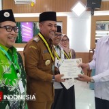 Bupati Probolinggo Terima Khaibar Award, Diakui sebagai Penggerak Wakaf Produktif