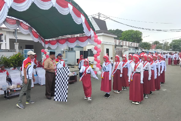Lomba Gerak Jalan Kategori SD dan SMP Warnai HUT-80 RI di Morotai, Ini Pesan Asisten III