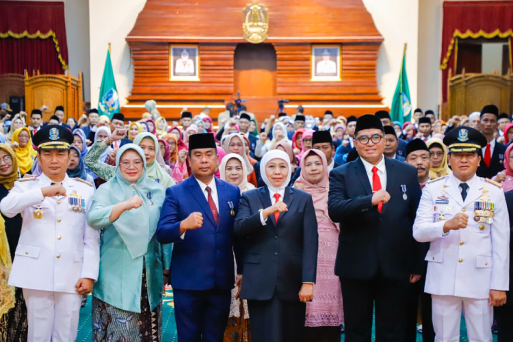 Gubernur-Khofifah-b-1.jpg