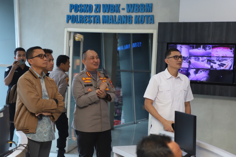 Tim RBP Mabes Polri didampingi Kapolresta Malang Kota, Kombes Pol Nanang Haryono saat mengecek langsung fasilitas layanan publik di Polresta Malang Kota. (Foto: Dok. Polresta Makota/TIMES Indonesia)