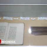 Dinas Perpustakaan Kota Malang Lestarikan Dua Naskah Kuno Berusia Lebih dari 50 Tahun