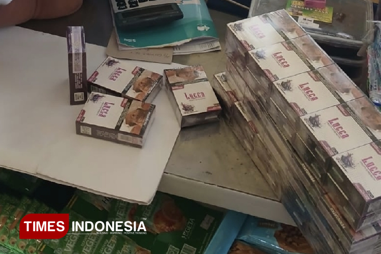 Salah satu jenis Rokok ilegal yang berhasil diamankan tim gabungan Pacitan dan Bea Cukai Madiun (Foto: Rojihan/TIMES Indonesia)