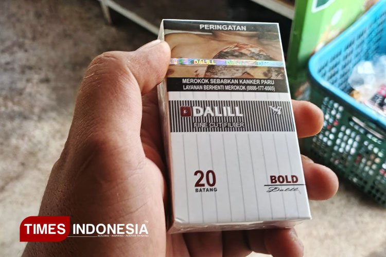Salah-satu-rokok-ilegal.jpg