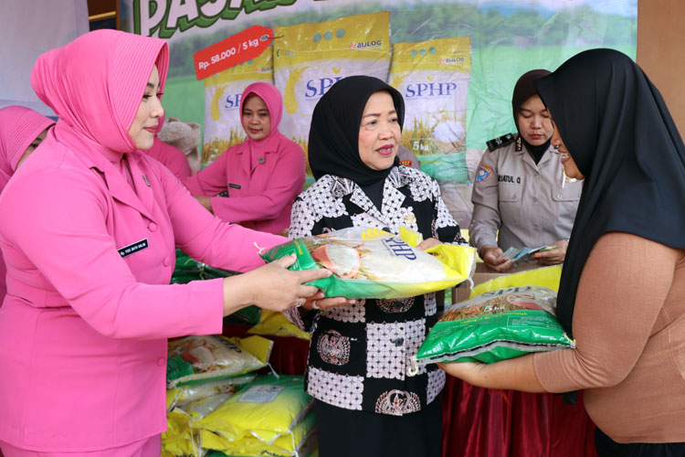 Gerakan Pangan Murah, 23,7 Ton Beras Diserbu Warga Kabupaten Malang