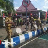 Kejar Adipura, Satpol PP Tertibkan PKL di Alun-alun Jember