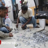 Protes Kenaikan PBB-P2 hingga 1.202 Persen, Warga Jombang Bayar Gunakan Uang Koin